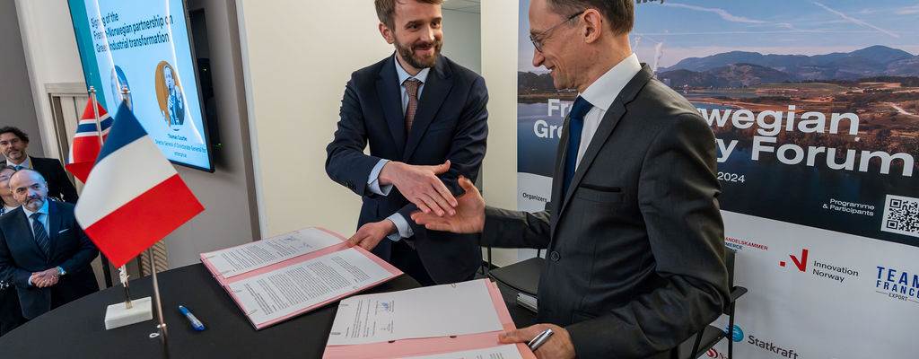 Signature du partenariat franco-norvégien par M. Vestre et M. Courbe - Photo:Crédits photo : Bruno de Faria-Lopes