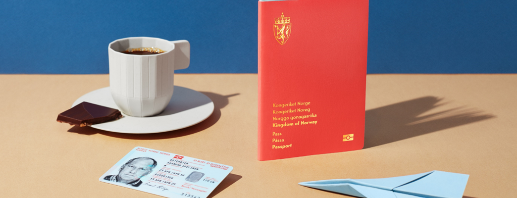Image of norwegian passport and ID card - Photo:Catharina Caprino/Hest Agentur