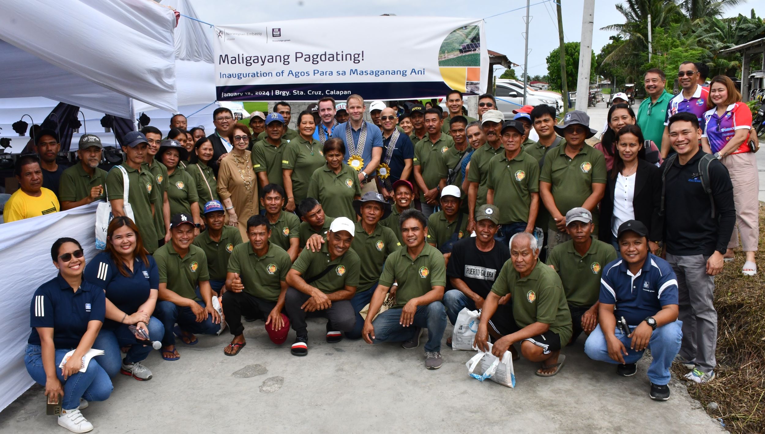 Group photo with Yara and the farmer's group.JPG