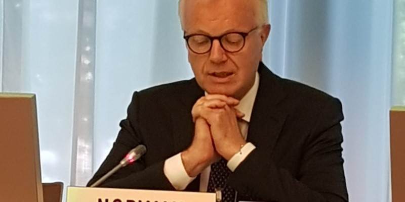 Harald Neple på talerstolen