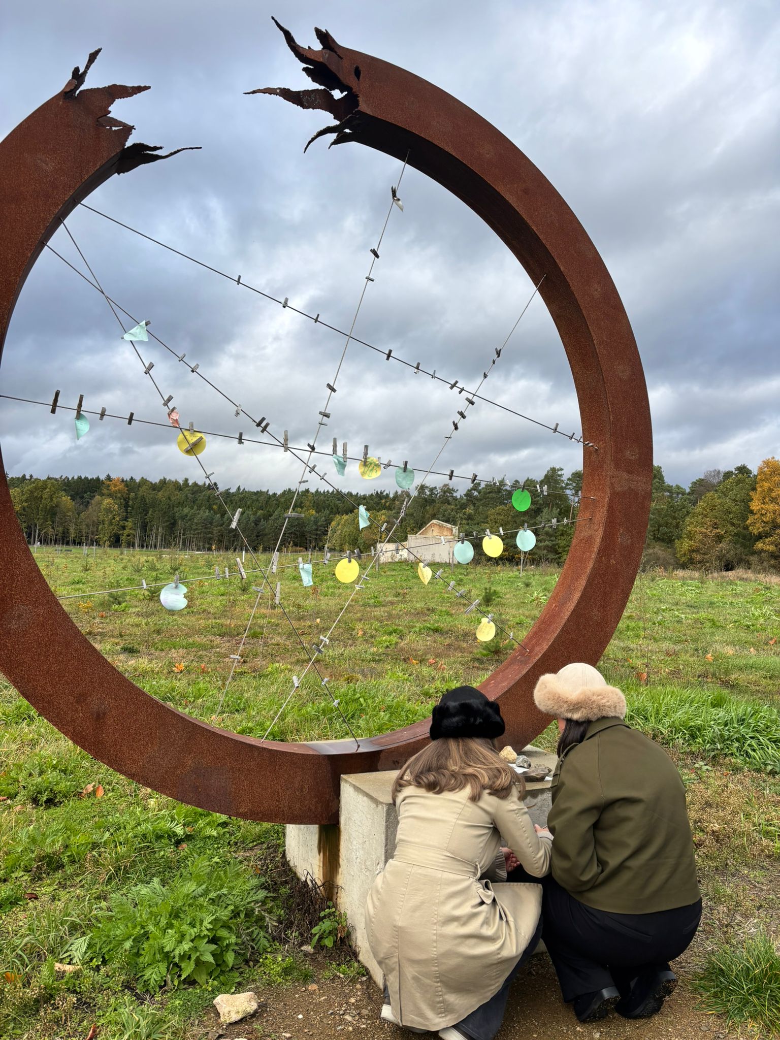Praktikantene dro også til Lety utenfor Praha for å besøke det EØS-finansierte Holocoust-museet og minnesmerket.