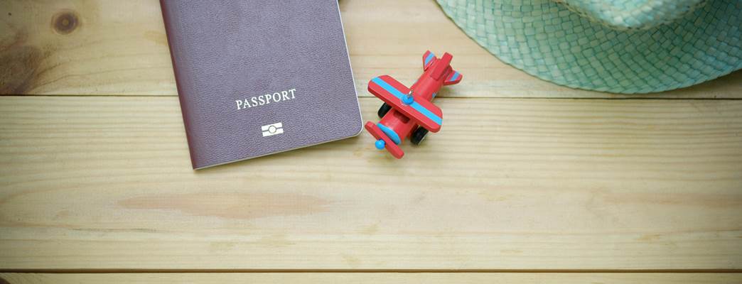 Passport and toy plane - Photo:Porapak Apichodilok