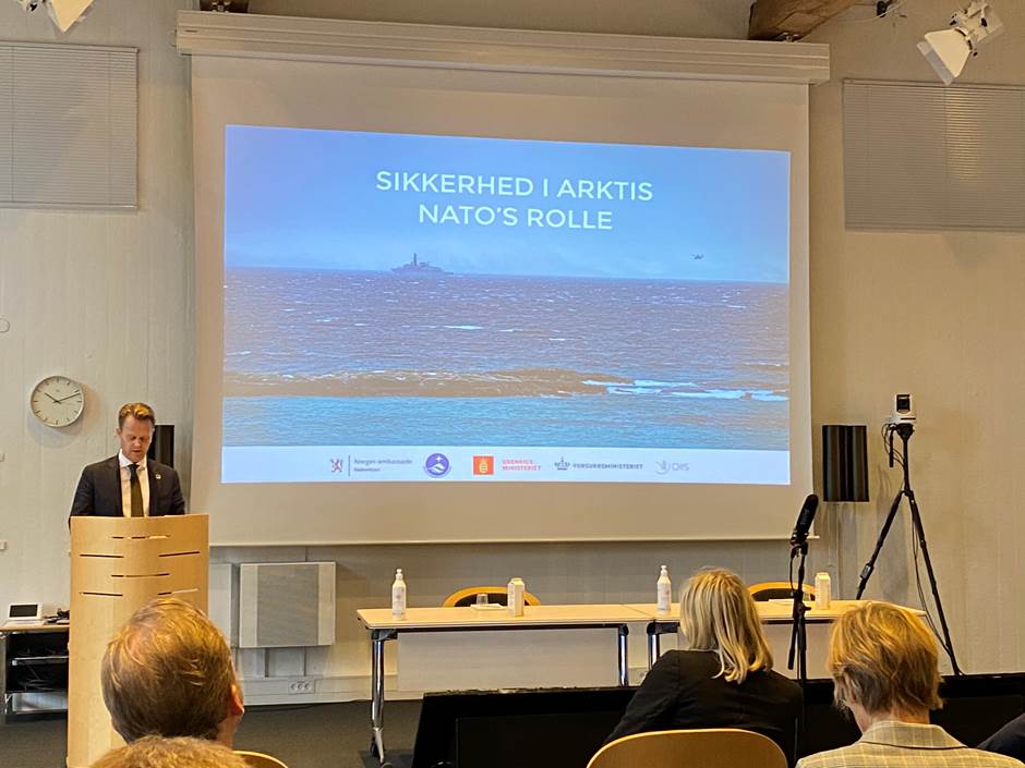 Utenriksminister Jeppe Kofod taler