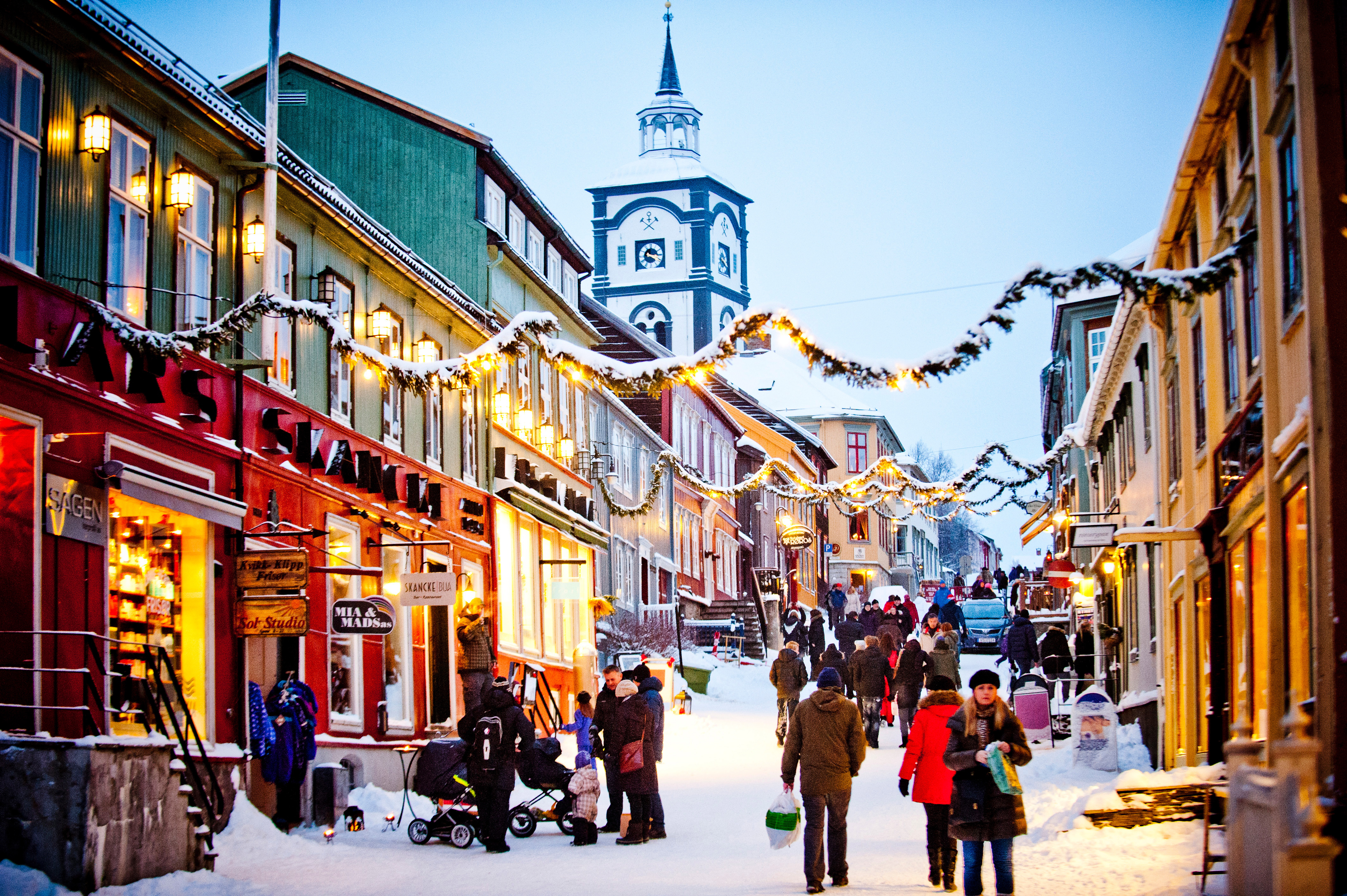 Christmas shopping at Røros_Thomas Rasmus Skaug - VisitNorway.com (1).jpg