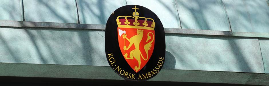 Crest banner