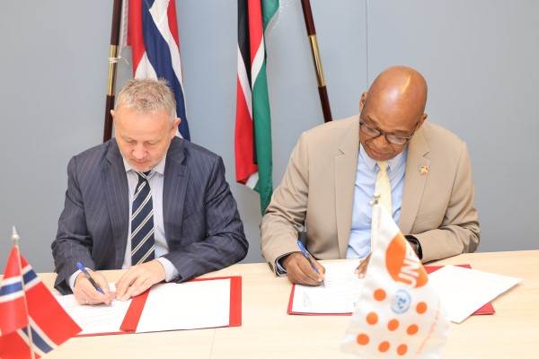 Norwegian Ambassador and UNFPA Country Representative a.i. signing the grant agreement   - Photo:Photo: Jale Richard/Embassy.
