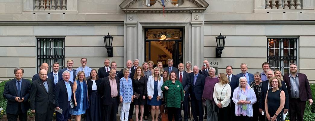 Visitors from Norway House stand in front of the Residence