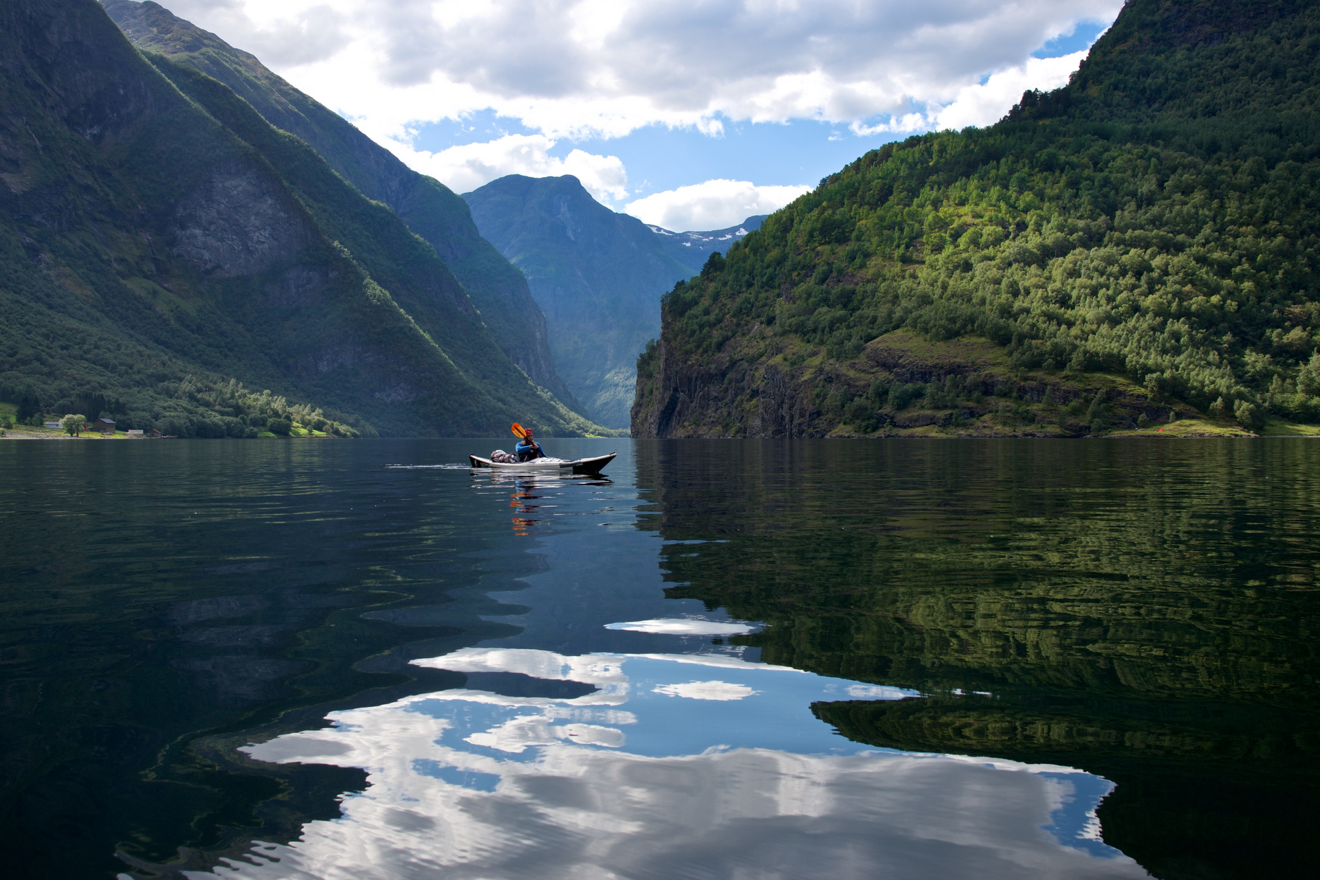 Nærøyfjord - Kayaking in the fjords_Øyvind Heen - fjords.com .png