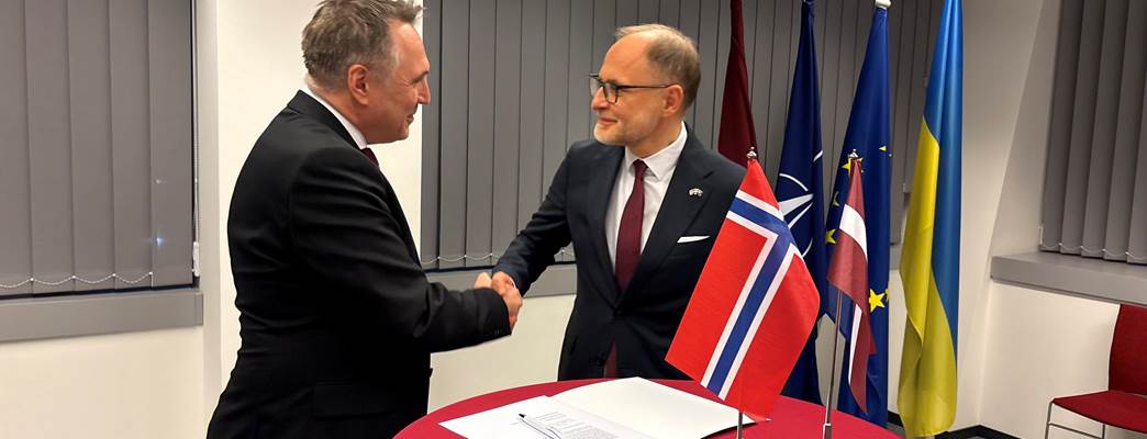 Tore O. Sandvik and Andris Sprūds - Photo:Photo: Forsvarsdepartementet