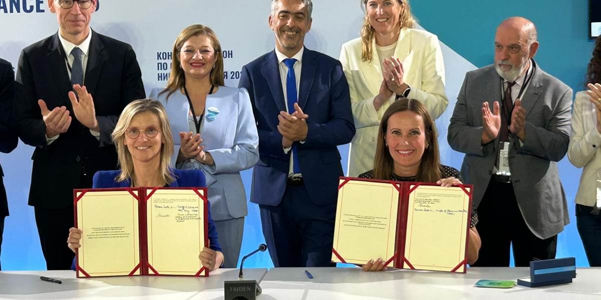 Photo de la signature entre Pannier-Runacher et Sivertsen Næss