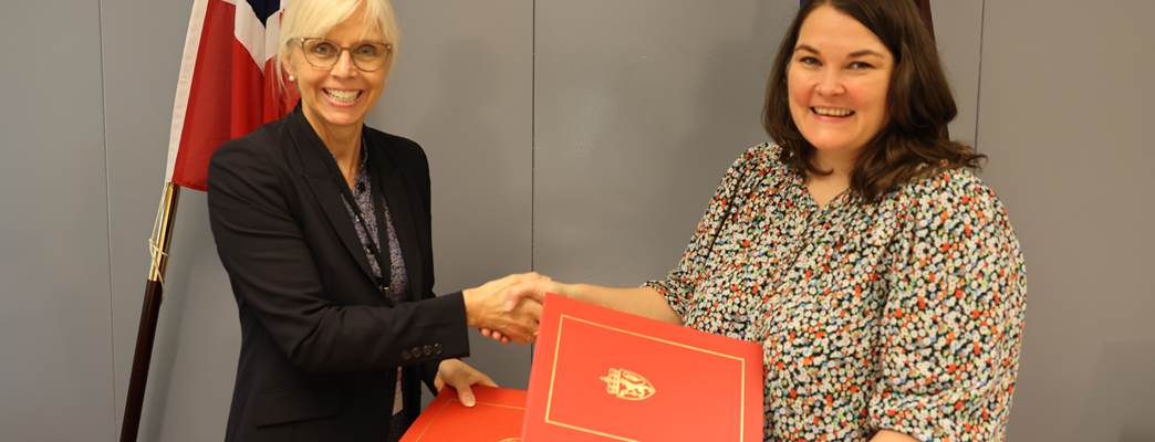 Ambassador Linken and FCDO’s Development Director, Kobi Bentley exchange the agreement. - Photo:MFA/Embassy