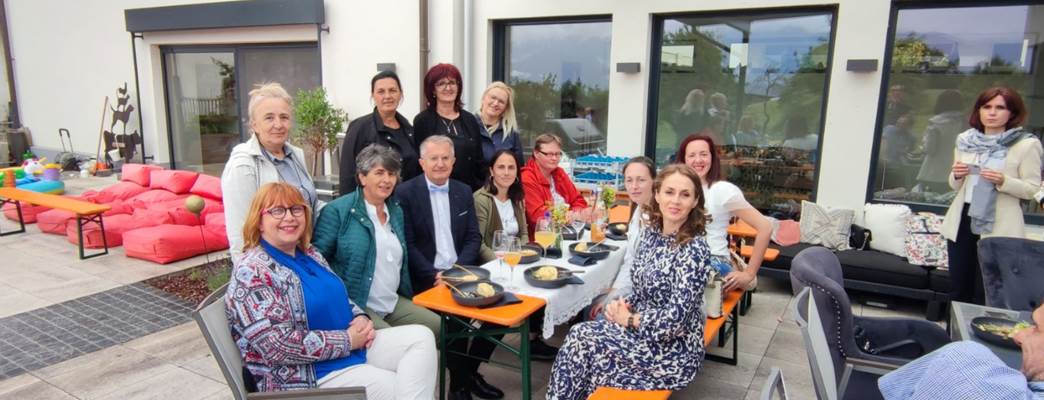 A group of people sitting around a table. - Photo:Svetlana Bogdanović