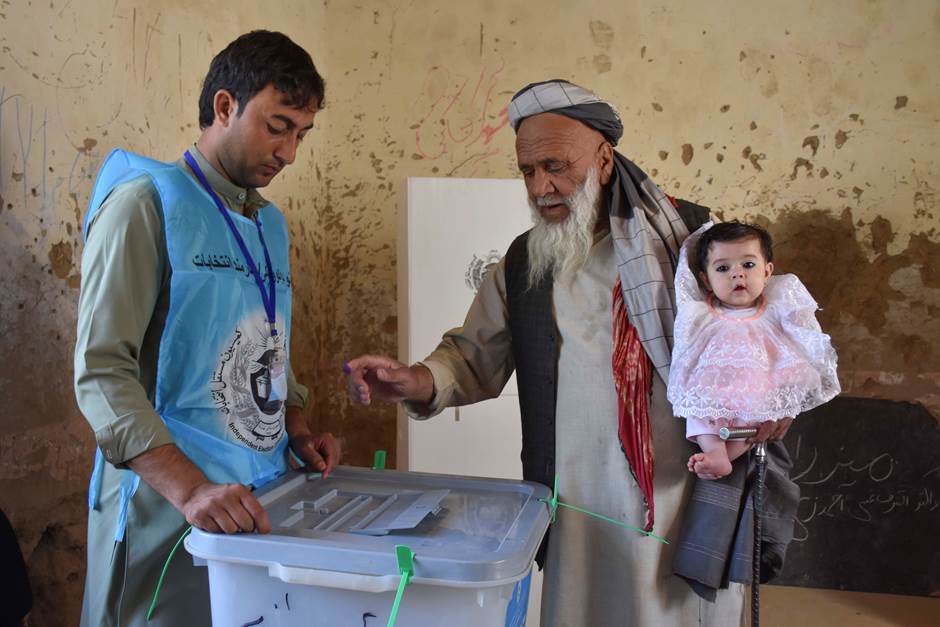 An old Afghan man is seen while casting his vote in the Afghan parliamentary elections of 2019, Maza