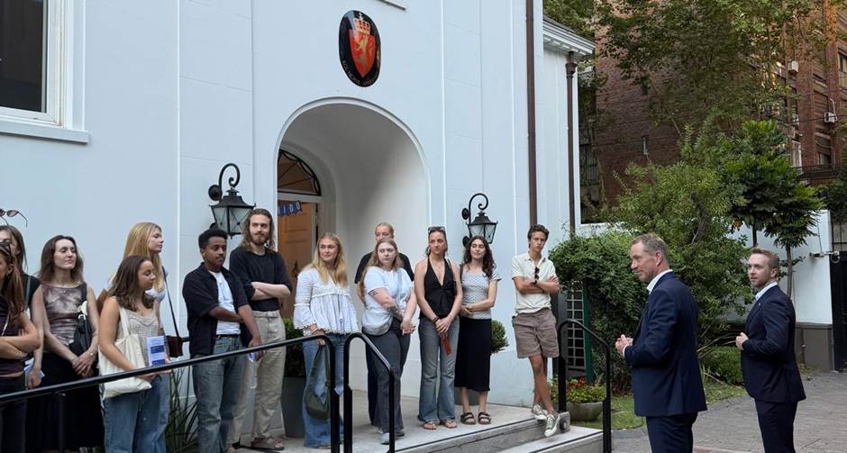 Visita de estudiantes noruegos en la residencia oficial de Noruega - Foto:Ercilia Adén