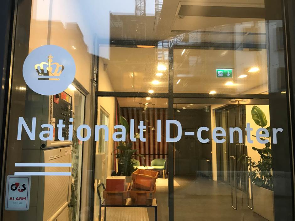 Bilde av Nasjonalt ID senter sin inngangsdør
