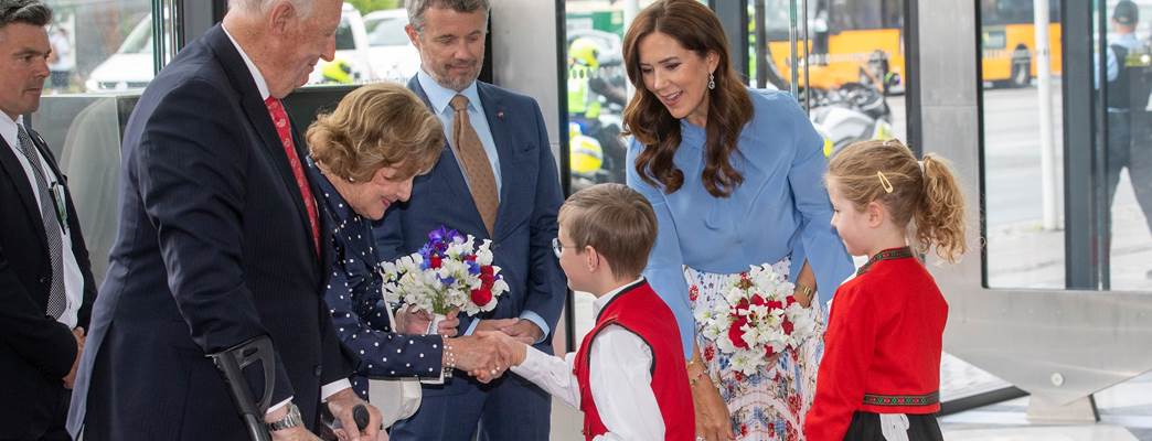 Blomster til Dronningen og Kronprinsessen