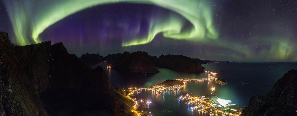 Northern lights - Reinebringen Lofoten - Photo:Alex Conu - VisitNorway.com