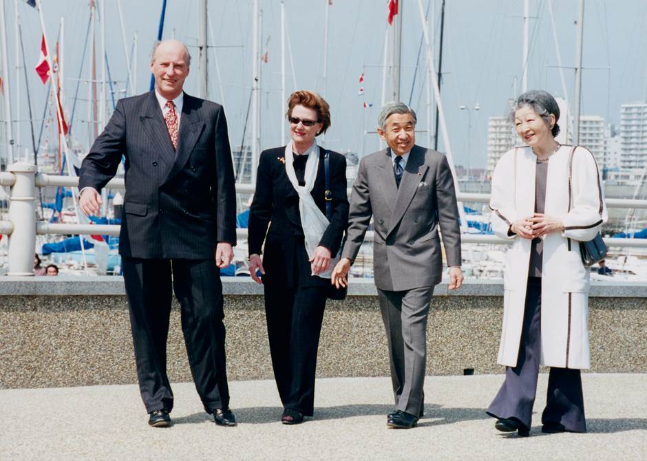 Royal / Imperial visit to Enoshima in 2001