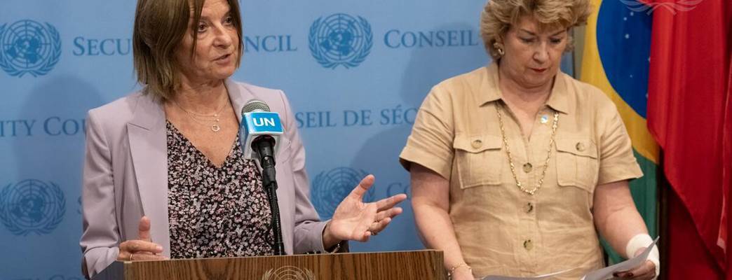 Picture of Mona Juul and Geraldine Byrne Nason giving a press stakeout outside the UNSC - Photo:UN Photo/Evan Schneider