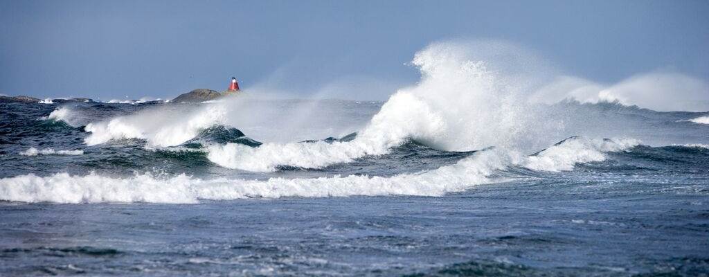 Ocean waves at Rossholmen / Rune Wermer Molnes