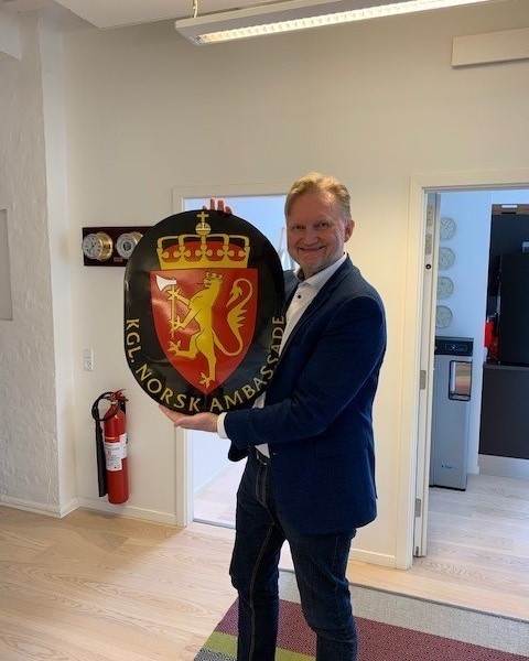 Ministerråd Lars Andersen med riksvåpenet