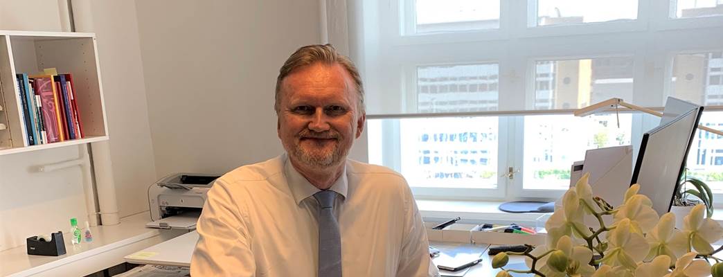 Ministerråd Lars Andersen på kontoret