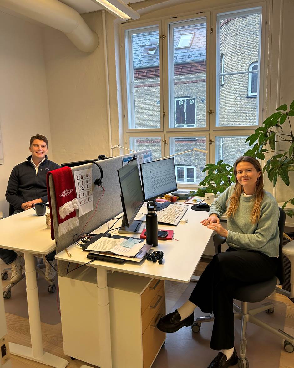 Praktikanter på kontoret - Foto:Fredrik & Thea på kontoret