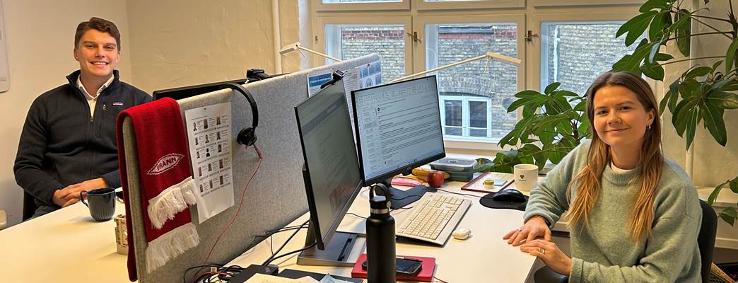 Praktikanter på kontoret - Foto:Fredrik & Thea på kontoret