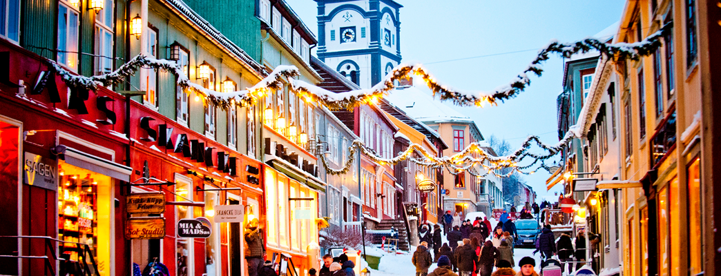 Christmas shopping at Røros - Photo:Thomas Rasmus Skaug - VisitNorway.com