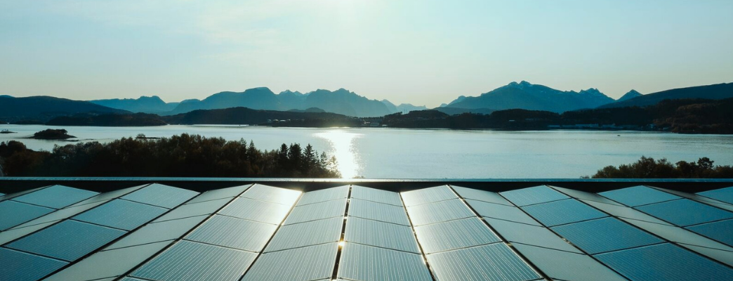 Solar panels and the sea - Photo:Einar Aslaksen -  Pudder agency.