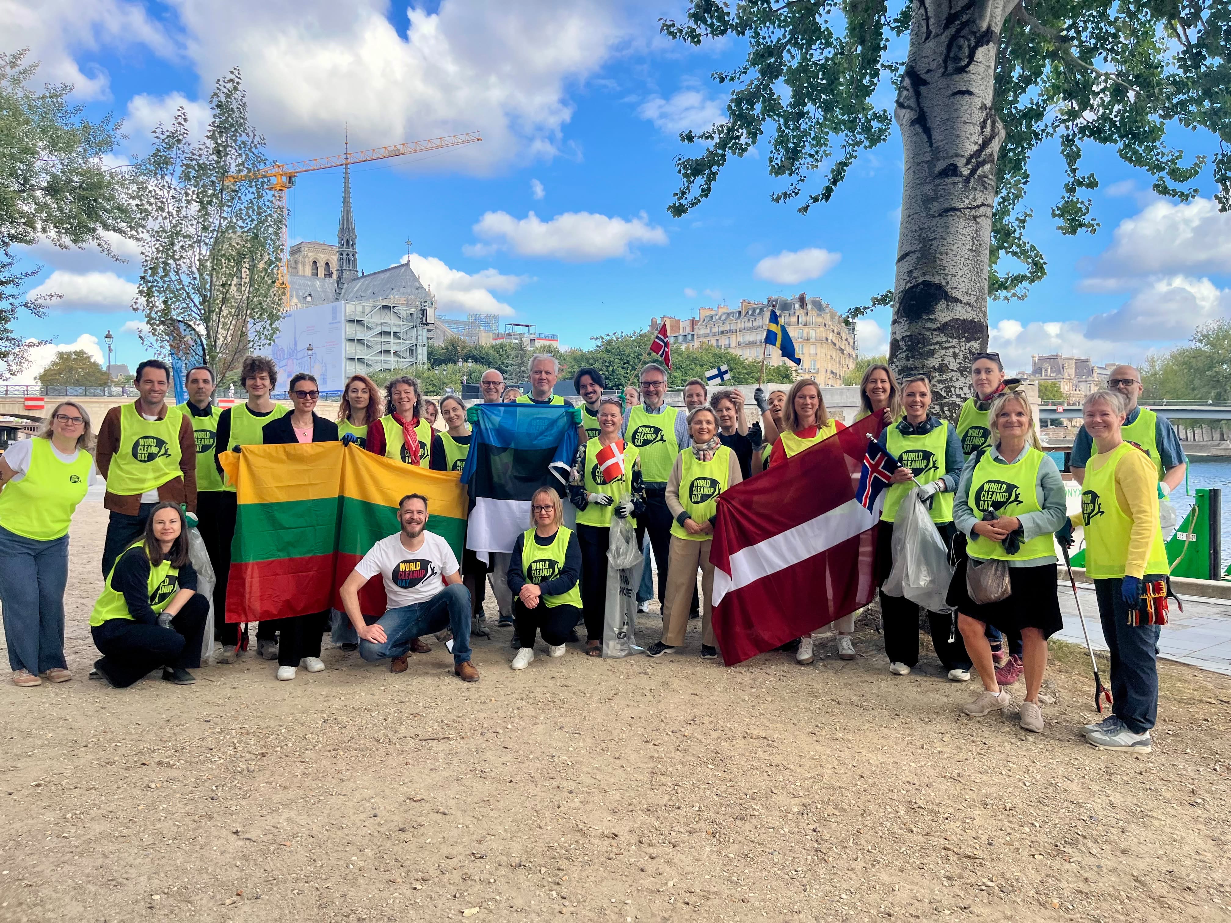 Opération World Cleanup Day avec les ambassades nordiques et baltes