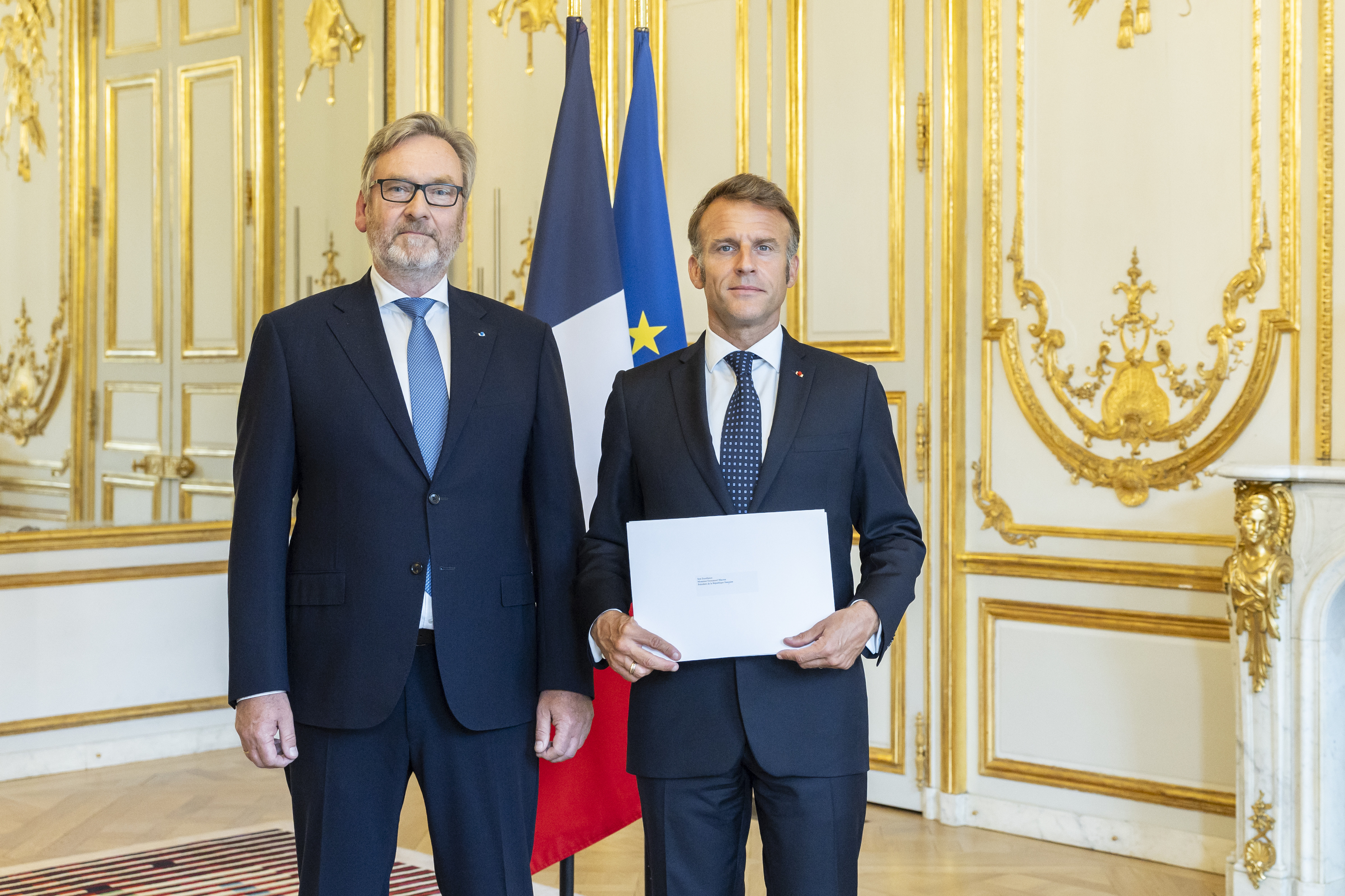 Remise des lettres de créance à Emmanuel Macron