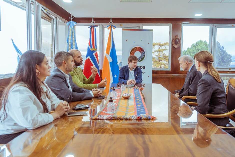 El Embajador Lars Vaagen  fue recibido por el Gobernador de la Provincia de Tierra del Fuego AIAS