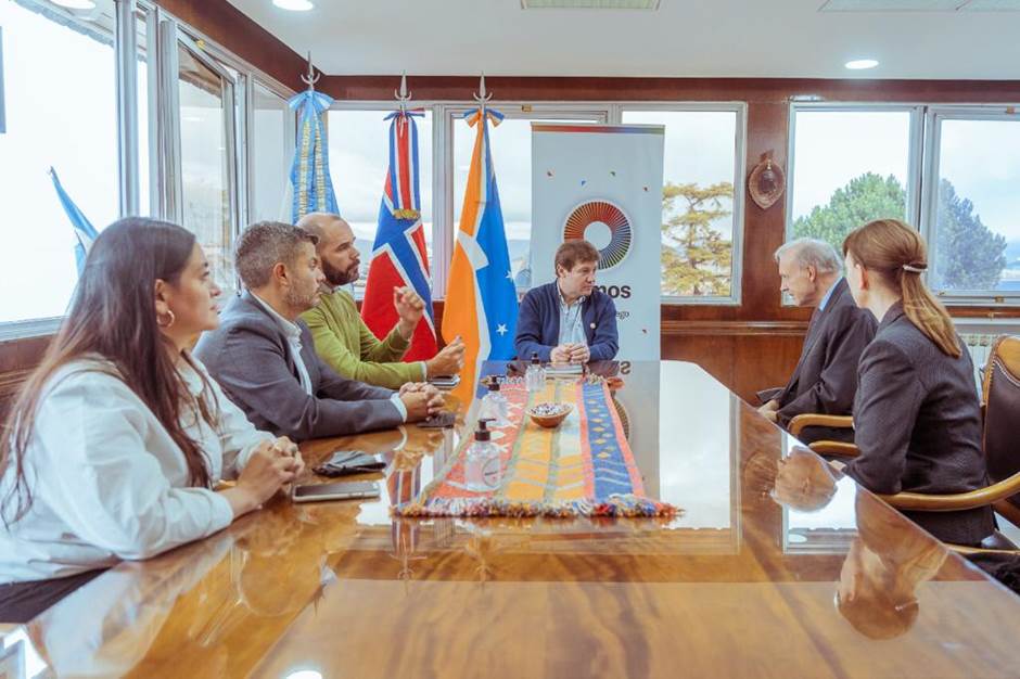 El Embajador Lars Vaagen fue recibido por el Gobernador de la Provincia de Tierra del Fuego AIAS