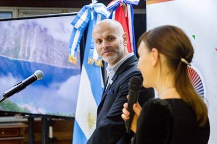 El Jefe de la Expedición One Ocean, Haakon Valte presentó la expedición, sus objetivos y la planific