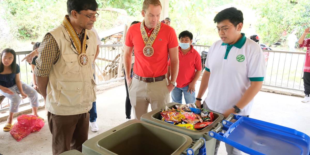 Kyle Salvador of Trashcash explains how their business model helps in improving plastic waste