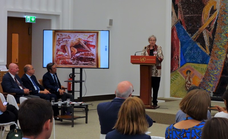 Torild Skard, family friend of Sørensen, desribing the detail of 'The Dream of Peace' that gave her strength during her upbringing. Photo: Permanent Mission of Norway / Anette B. Wig