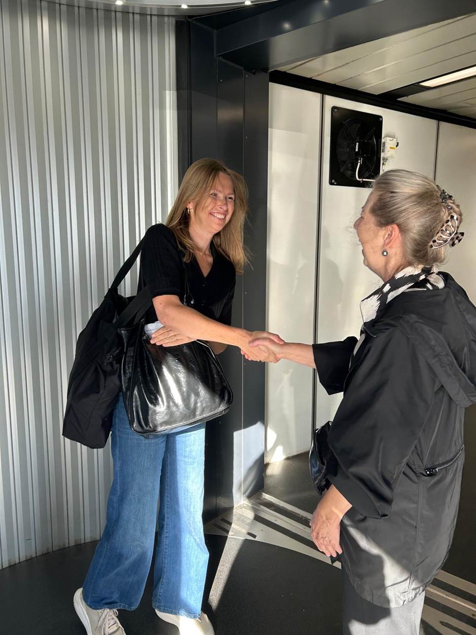 Tone ankommer Danmark 