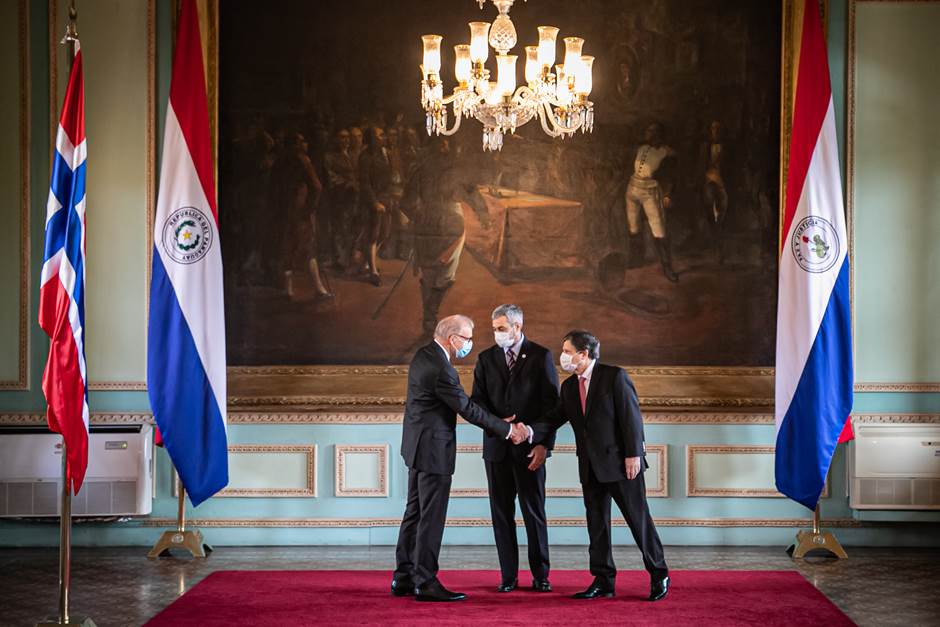Presentación Cartas Credenciales Embajador Lars Vaagen ante el Presidente de la República de Paragua