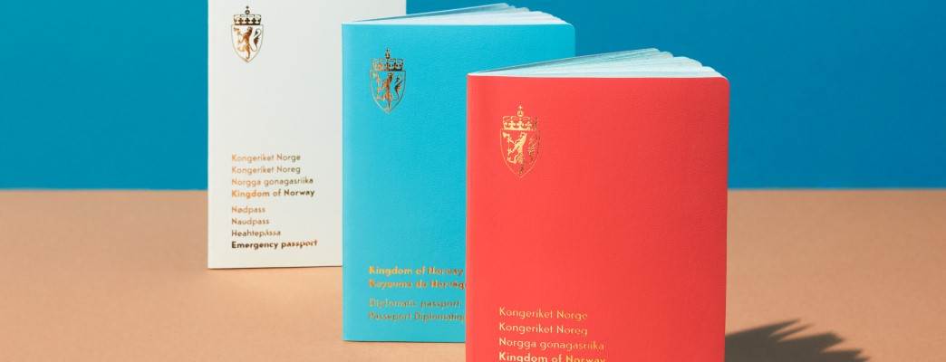 Illustrasjon av ordinært pass, diplomatpass og nødpass. - Foto:Foto: Catharina Caprino / hestagentur.no