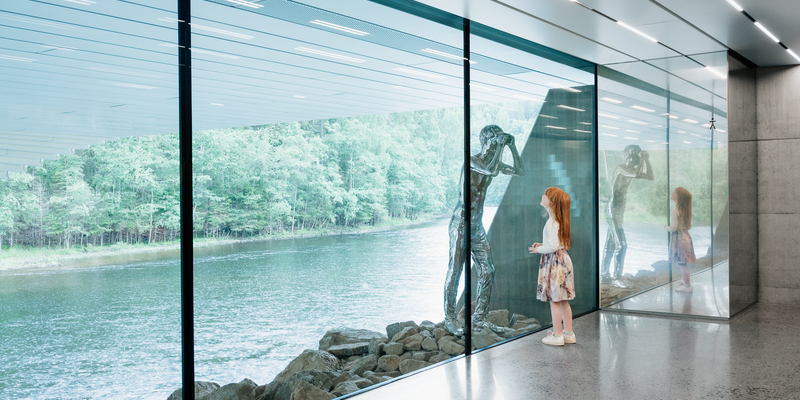 Man vs girl at museum - Foto:Einar Aslaksen / Pudder agency