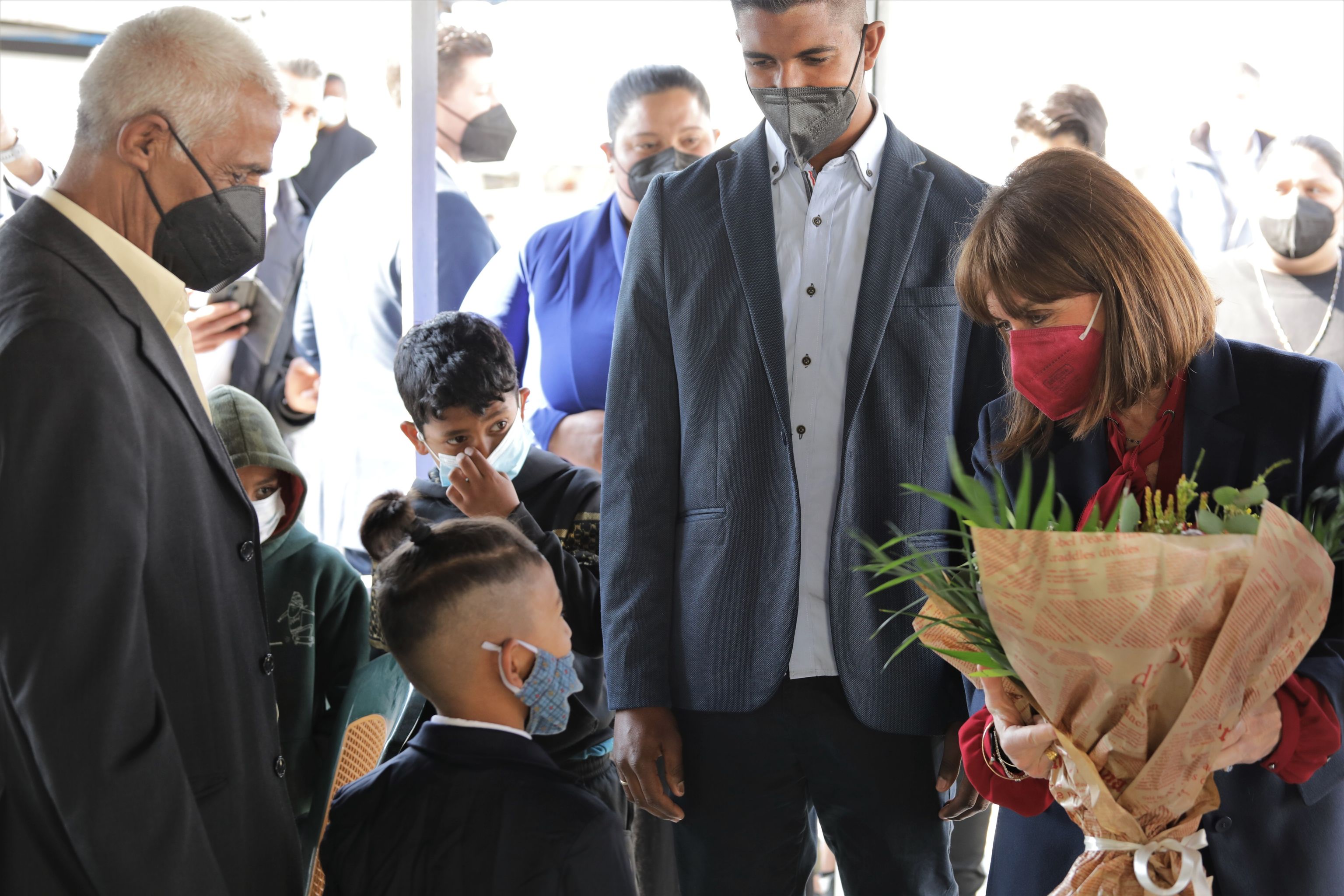president with children and flowers  - Photo:NOR Embassy Athens 