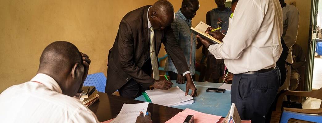 A mobile court session in Mayom County, South Sudan. - Photo:Peter Bateman/UNMISS