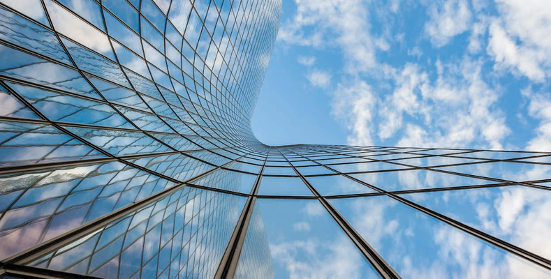 Bilde av forside av rapporten. Glassbygning. - Foto:Foto OECD