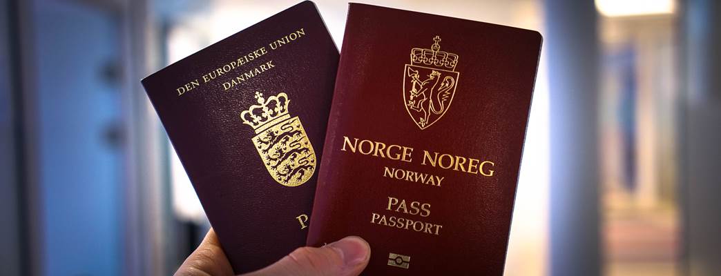 Norsk og dansk pass - Photo:Trygve Skogseth