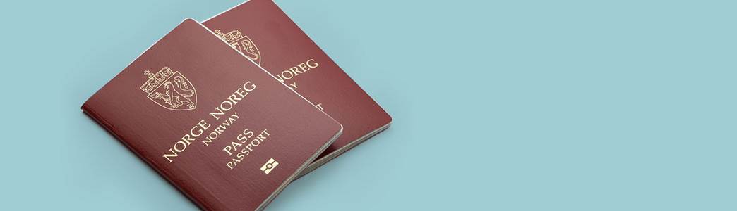 Image of two passports - Photo:Avinor