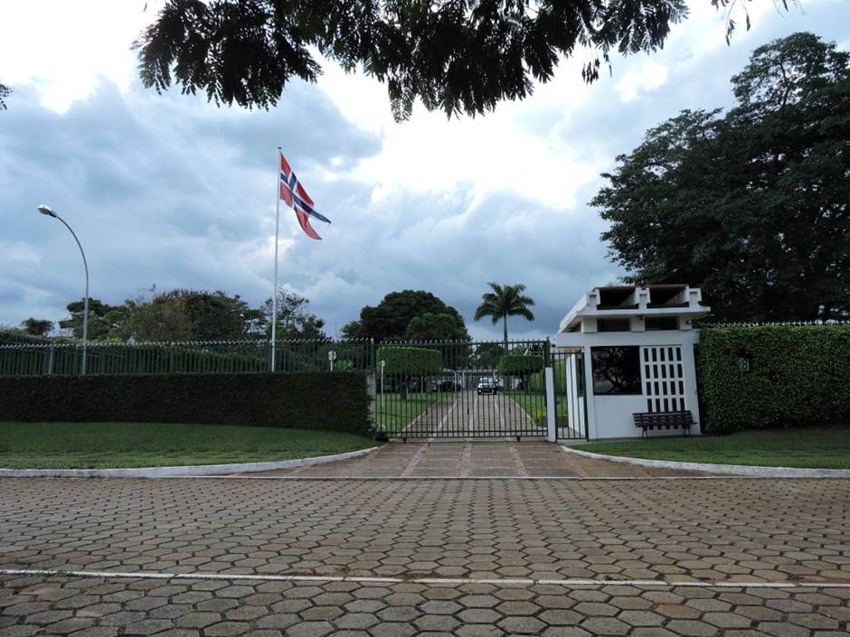 embaixada entrada.JPG