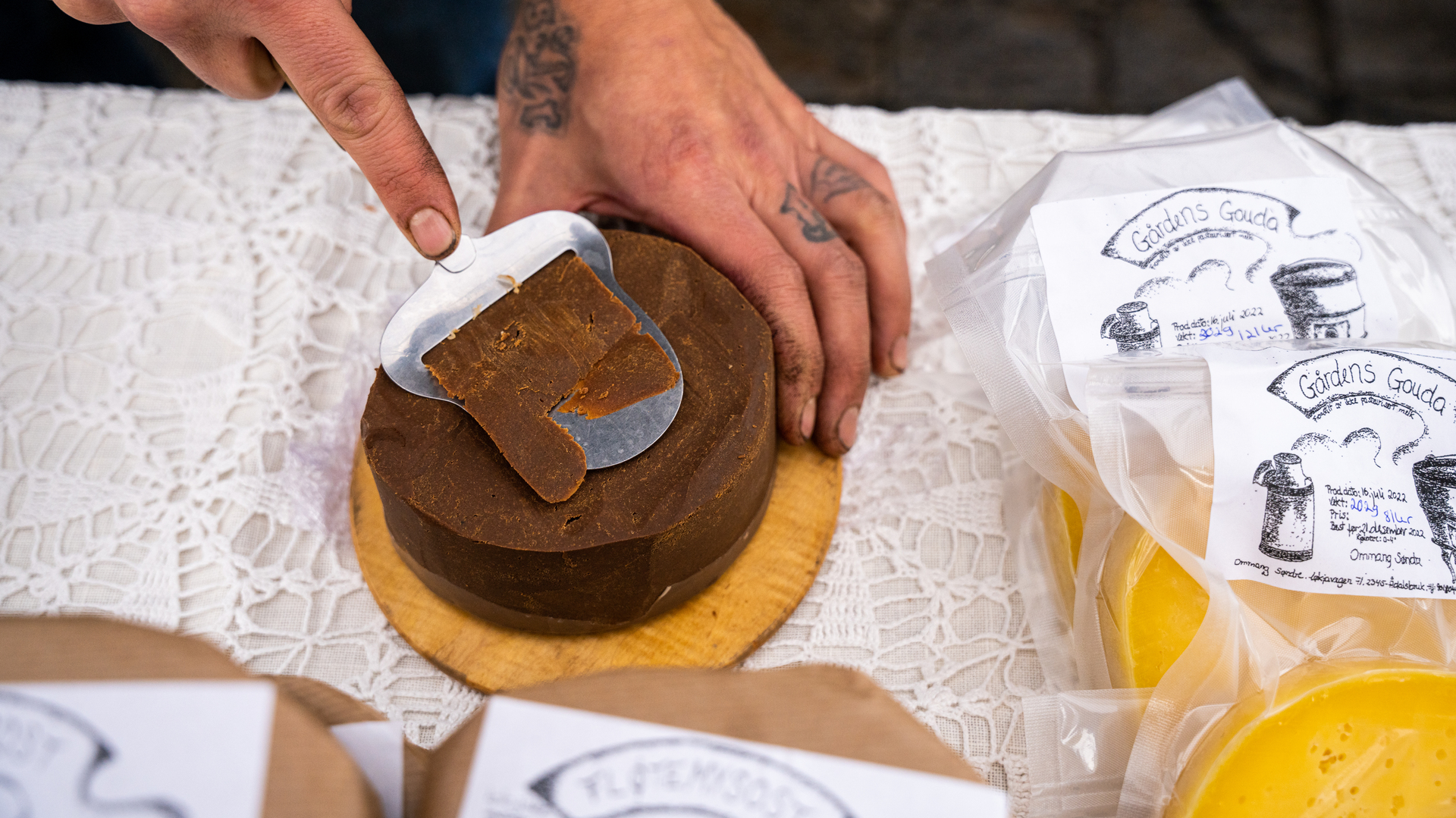 Brown cheese at Matstreif 2022_Fredrik Ahlsen_Maverix Media - Visit Norway.jpg