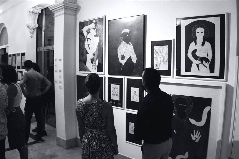 Los que vienen a la exposición pueden apreciar las obras de la artista cubana, Belkis Ayón.