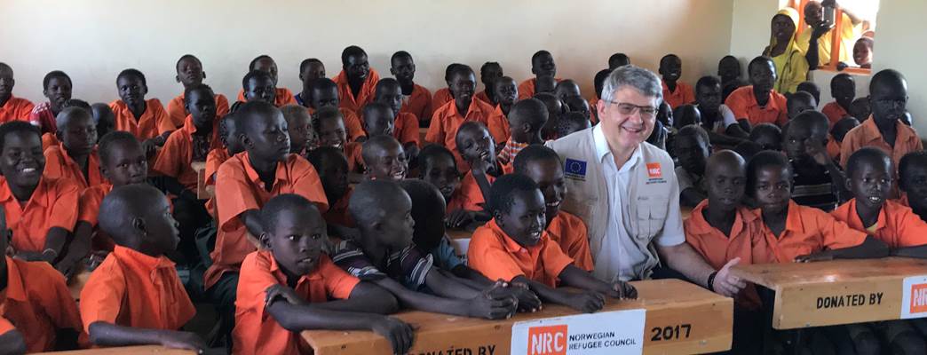 Ambassador Victor Rønneberg visiting primacry school